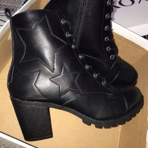 NEW XOXO footwear Women Star Booties, size 7.5